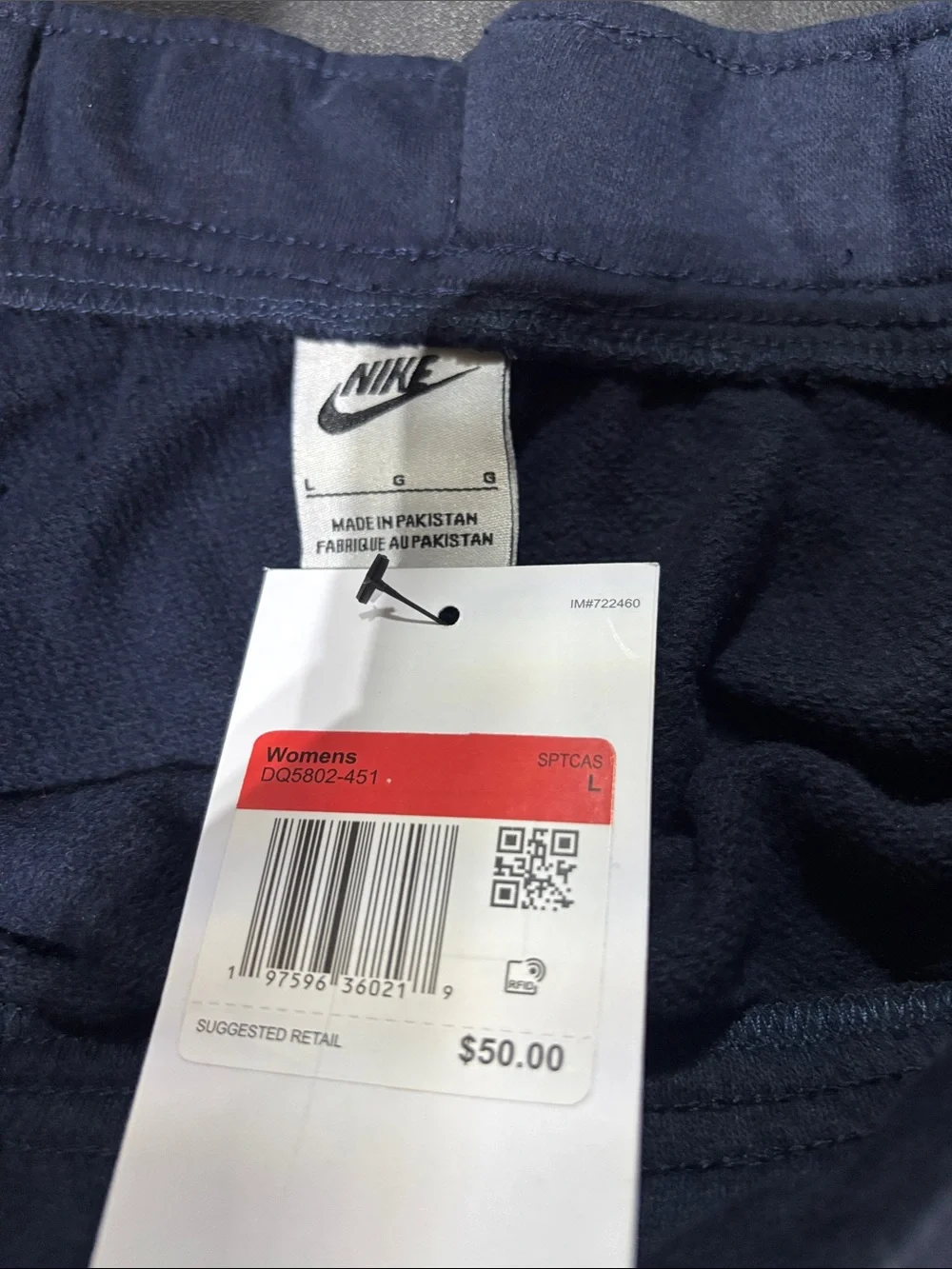 Nike Standard Fit Mid Rise, fleece lined,hip pockets,elastic drawcord waist,soft